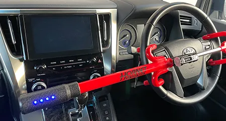 ハンドルロック・タイヤロックを装着(物理的な盗難抑止)